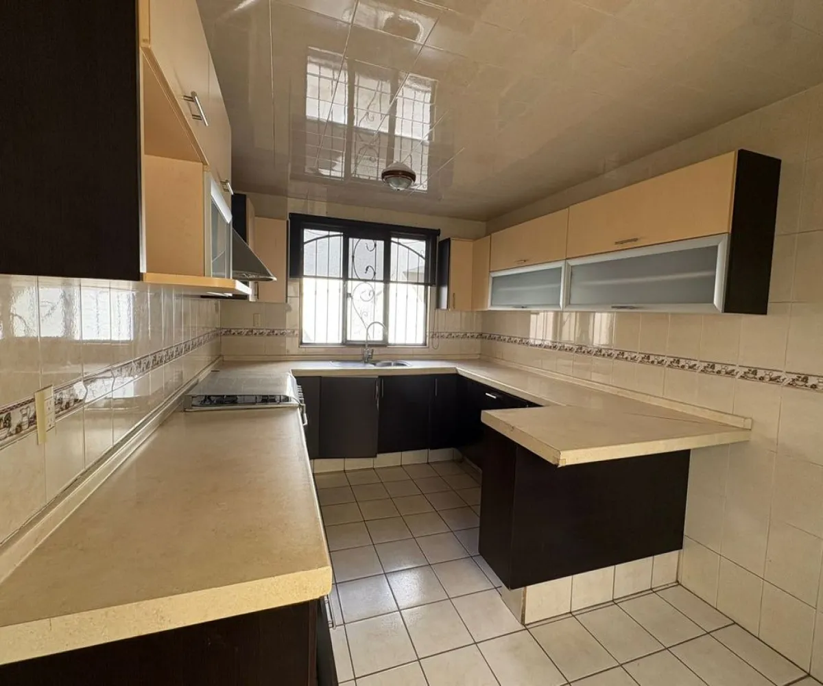 Casa En Venta,Tabachines,Paseo de Los Avellanos 3244, Zapopan, Jalisco 45188, 6 Habitaciones,2 Baños,Paseo de Los Avellanos,1,pJgvwNS