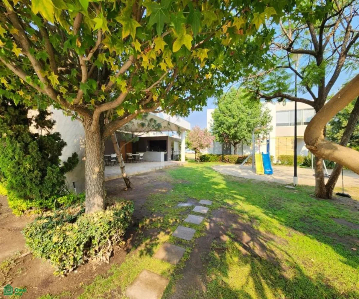 Casa En Venta,Santillana Parque Residencial,boulevard leon 110, Zapopan, Jalisco 45019, 3 Habitaciones,2 Baños,boulevard leon,2,MX251063933