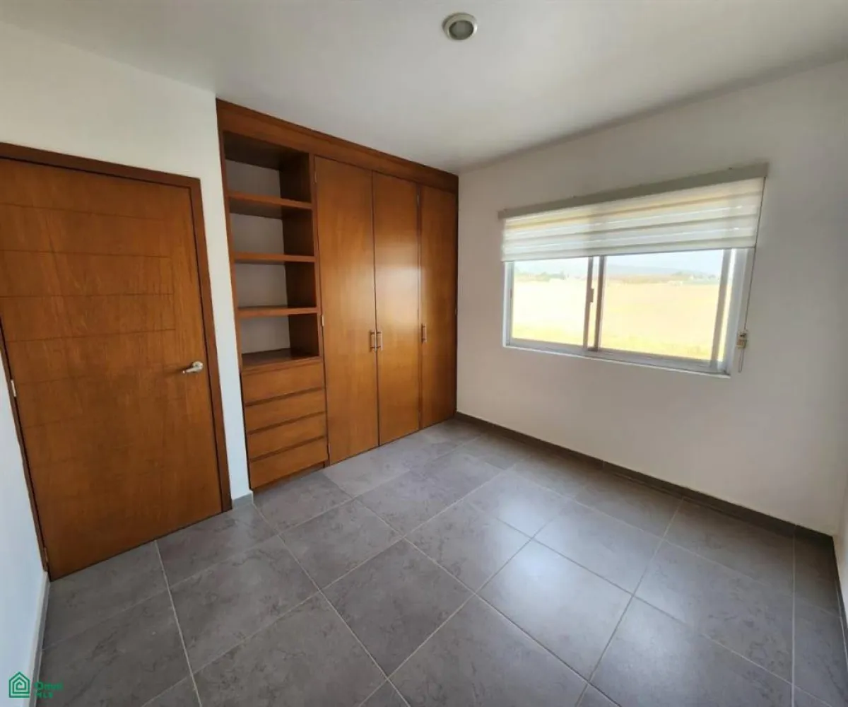 Casa En Venta,Santillana Parque Residencial,boulevard leon 110, Zapopan, Jalisco 45019, 3 Habitaciones,2 Baños,boulevard leon,2,MX251063933