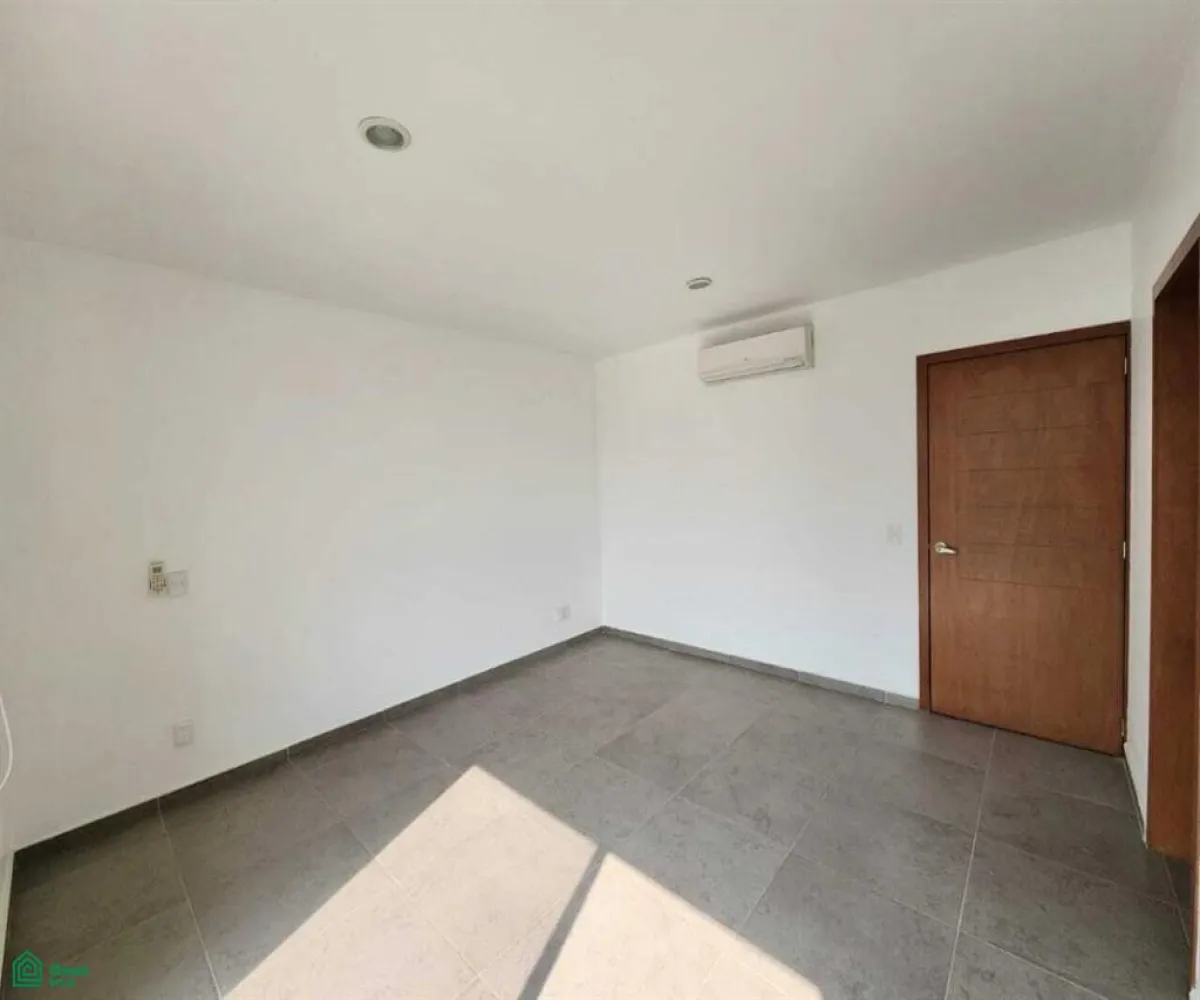 Casa En Venta,Santillana Parque Residencial,boulevard leon 110, Zapopan, Jalisco 45019, 3 Habitaciones,2 Baños,boulevard leon,2,MX251063933
