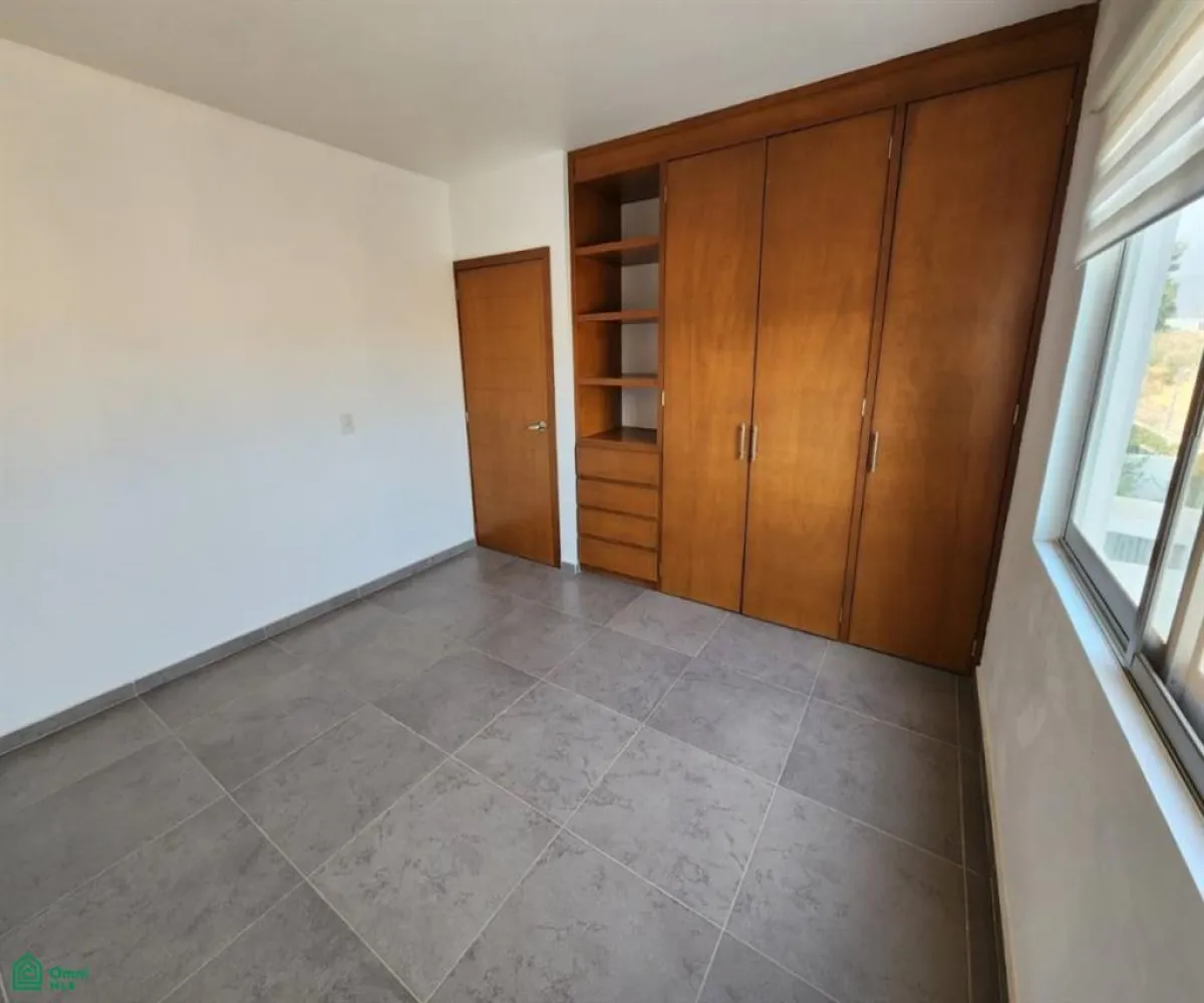 Casa En Venta,Santillana Parque Residencial,boulevard leon 110, Zapopan, Jalisco 45019, 3 Habitaciones,2 Baños,boulevard leon,2,MX251063933