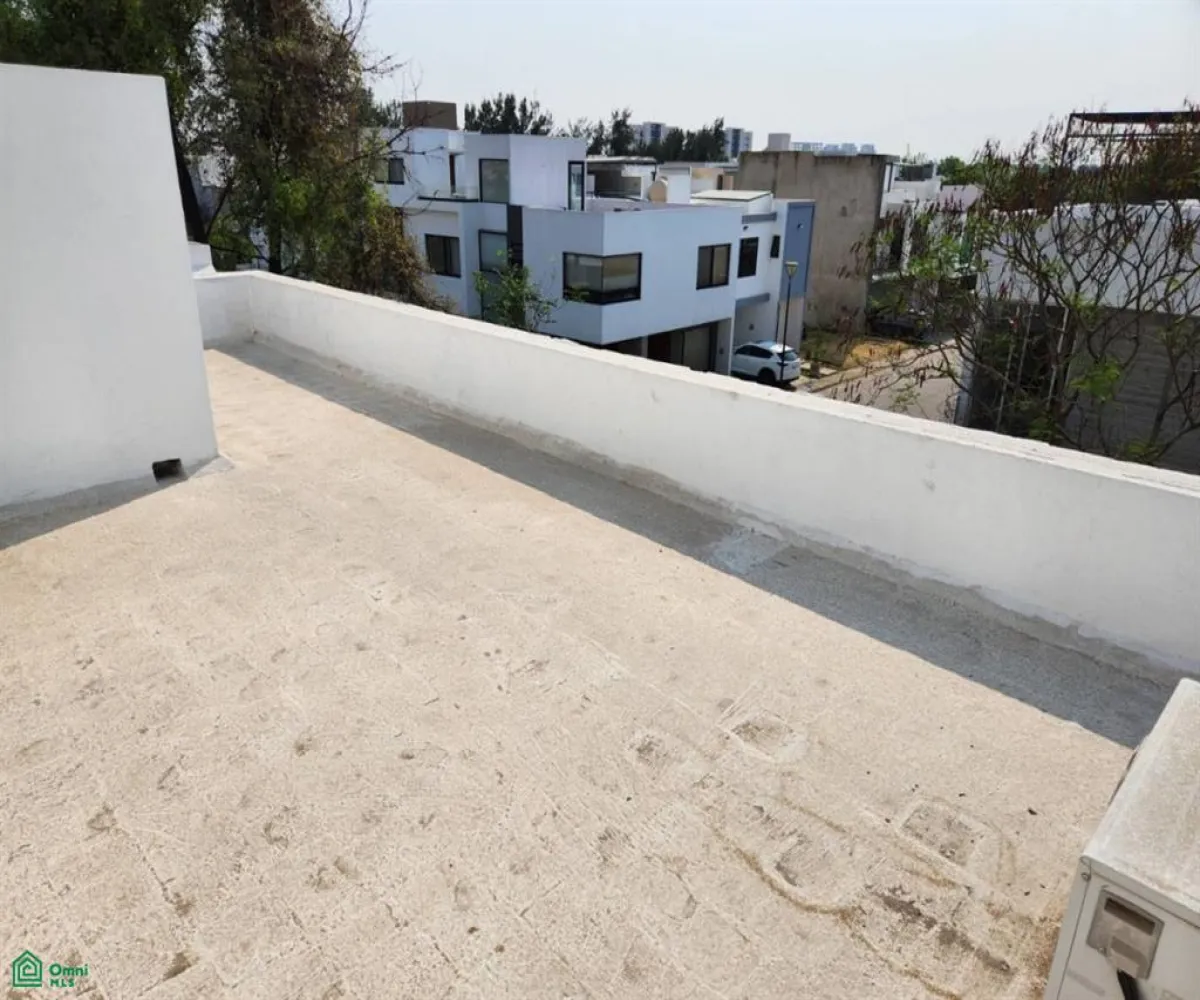 Casa En Venta,Santillana Parque Residencial,boulevard leon 110, Zapopan, Jalisco 45019, 3 Habitaciones,2 Baños,boulevard leon,2,MX251063933