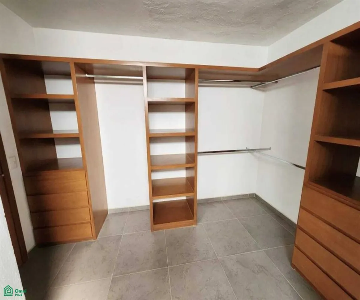 Casa En Venta,Santillana Parque Residencial,boulevard leon 110, Zapopan, Jalisco 45019, 3 Habitaciones,2 Baños,boulevard leon,2,MX251063933