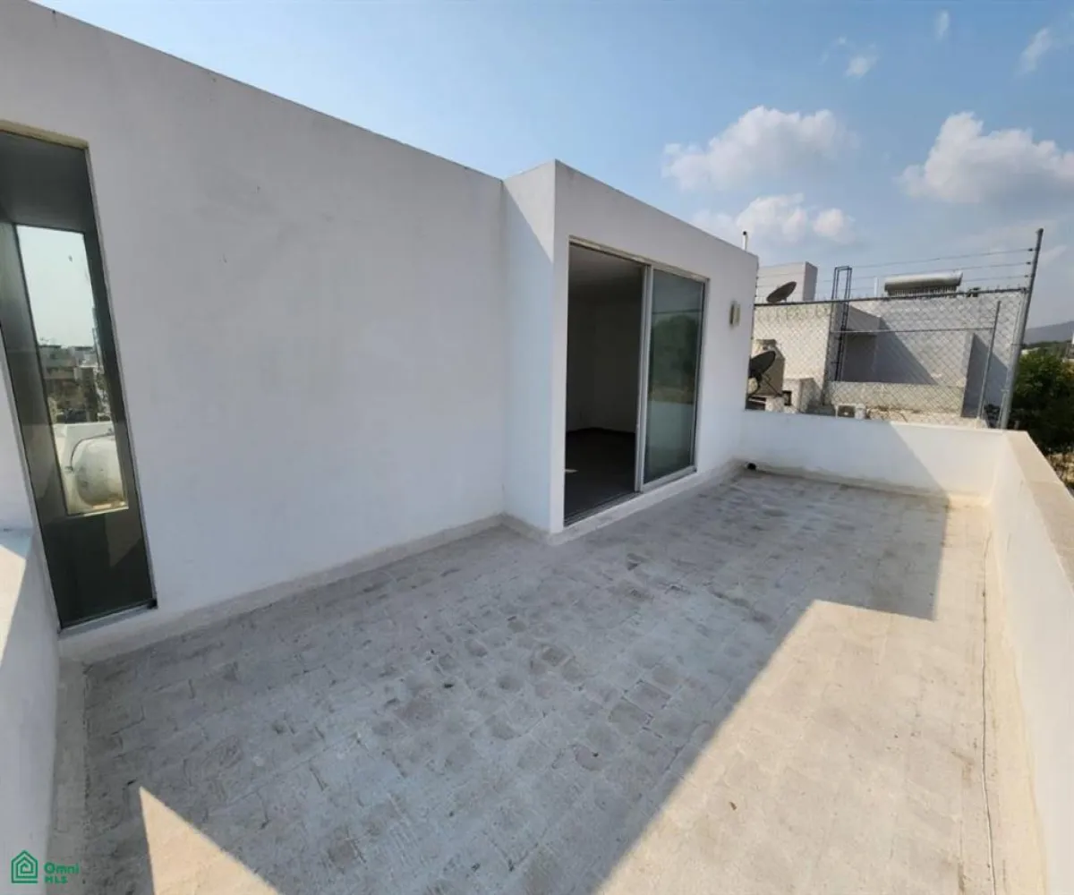 Casa En Venta,Santillana Parque Residencial,boulevard leon 110, Zapopan, Jalisco 45019, 3 Habitaciones,2 Baños,boulevard leon,2,MX251063933