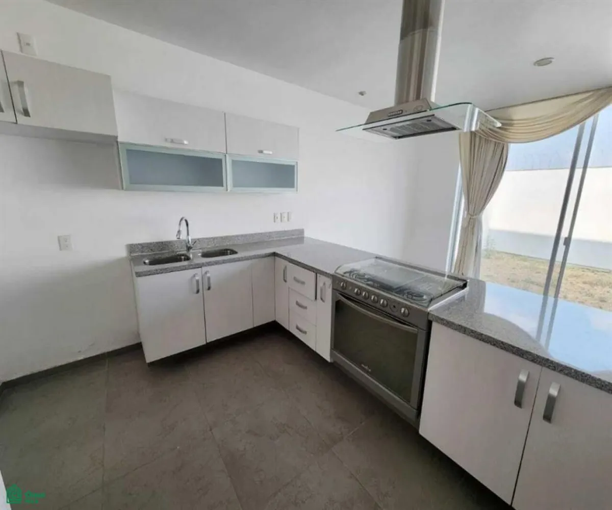 Casa En Venta,Santillana Parque Residencial,boulevard leon 110, Zapopan, Jalisco 45019, 3 Habitaciones,2 Baños,boulevard leon,2,MX251063933