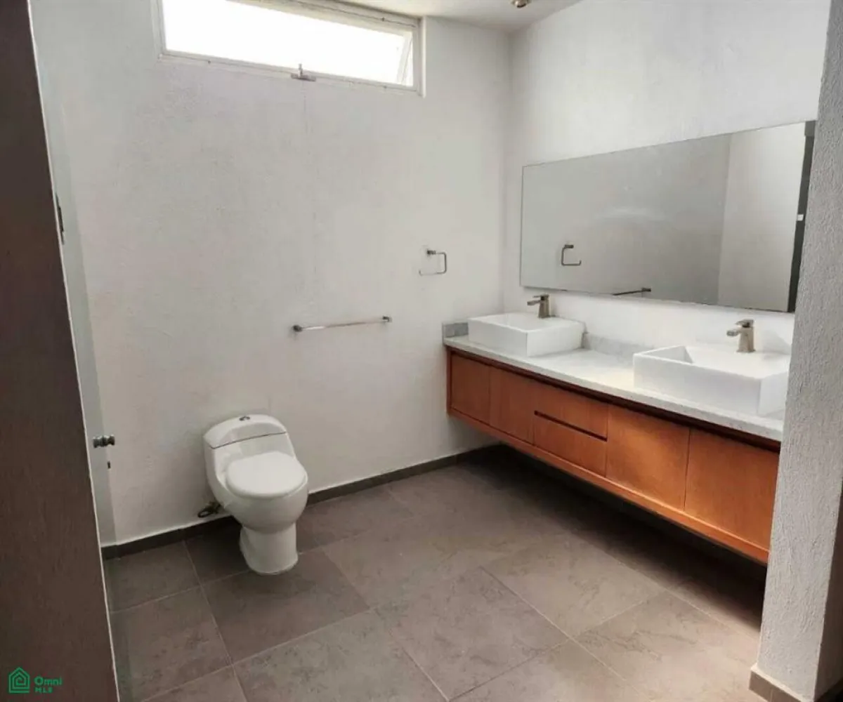 Casa En Venta,Santillana Parque Residencial,boulevard leon 110, Zapopan, Jalisco 45019, 3 Habitaciones,2 Baños,boulevard leon,2,MX251063933