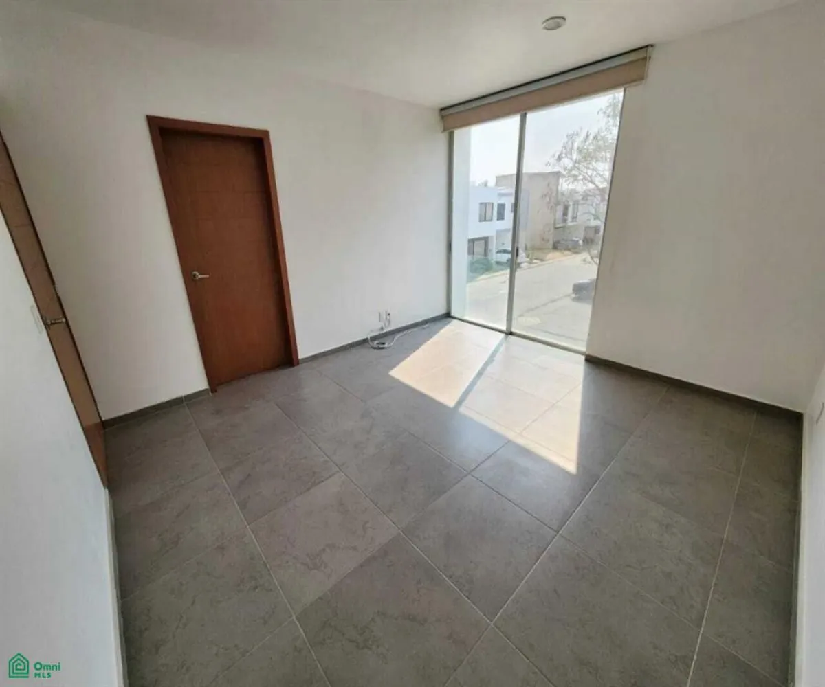 Casa En Venta,Santillana Parque Residencial,boulevard leon 110, Zapopan, Jalisco 45019, 3 Habitaciones,2 Baños,boulevard leon,2,MX251063933