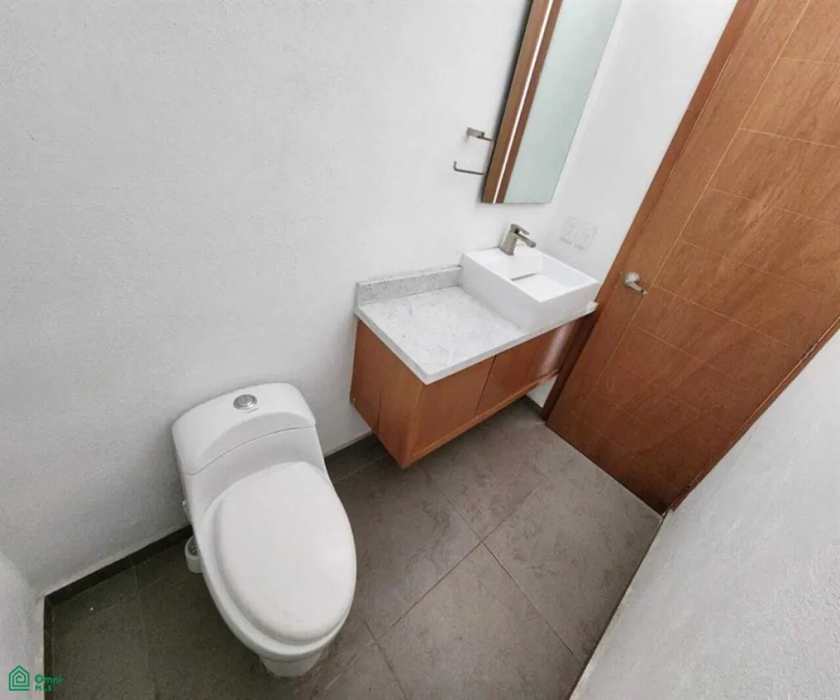 Casa En Venta,Santillana Parque Residencial,boulevard leon 110, Zapopan, Jalisco 45019, 3 Habitaciones,2 Baños,boulevard leon,2,MX251063933