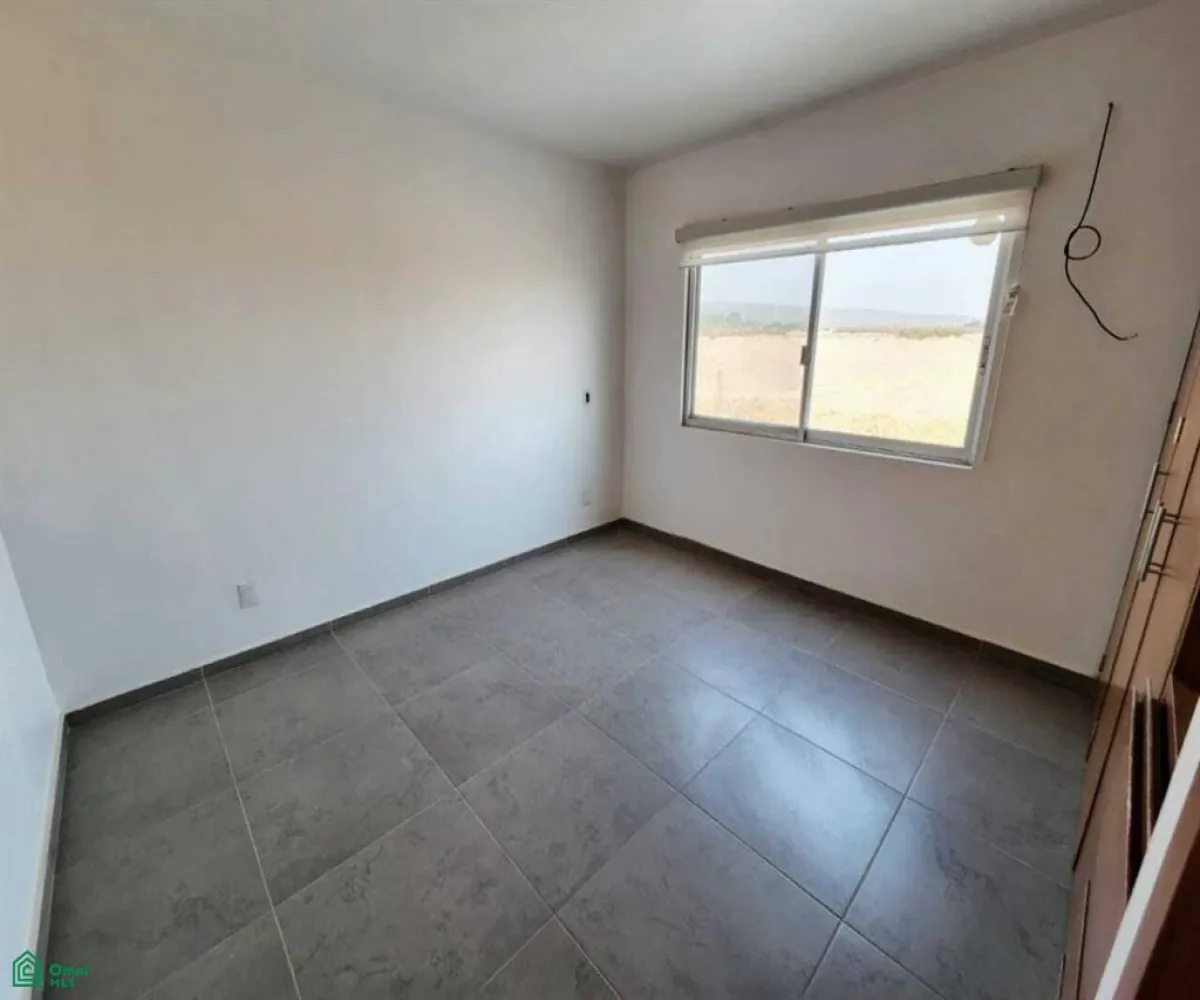 Casa En Venta,Santillana Parque Residencial,boulevard leon 110, Zapopan, Jalisco 45019, 3 Habitaciones,2 Baños,boulevard leon,2,MX251063933