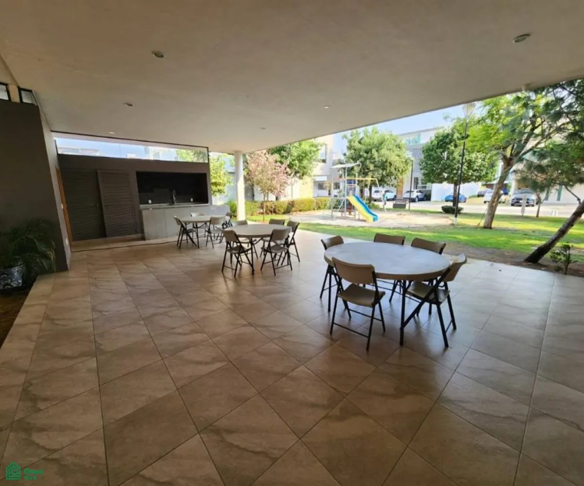 Casa En Venta,Santillana Parque Residencial,boulevard leon 110, Zapopan, Jalisco 45019, 3 Habitaciones,2 Baños,boulevard leon,2,MX251063933