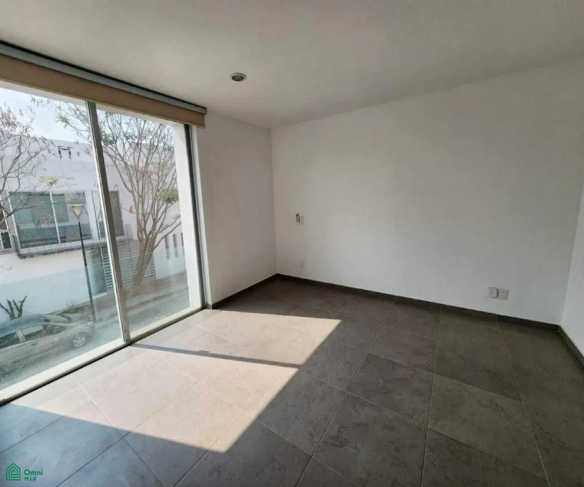 Casa En Venta,Santillana Parque Residencial,boulevard leon 110, Zapopan, Jalisco 45019, 3 Habitaciones,2 Baños,boulevard leon,2,MX251063933
