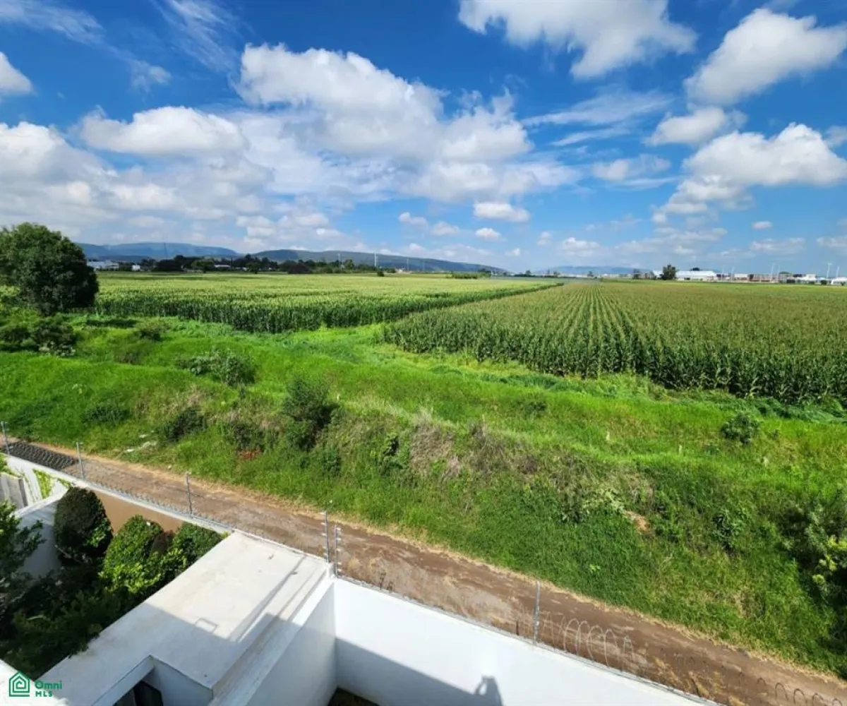 Casa En Venta,Santillana Parque Residencial,boulevard leon 110, Zapopan, Jalisco 45019, 3 Habitaciones,2 Baños,boulevard leon,2,MX251063933