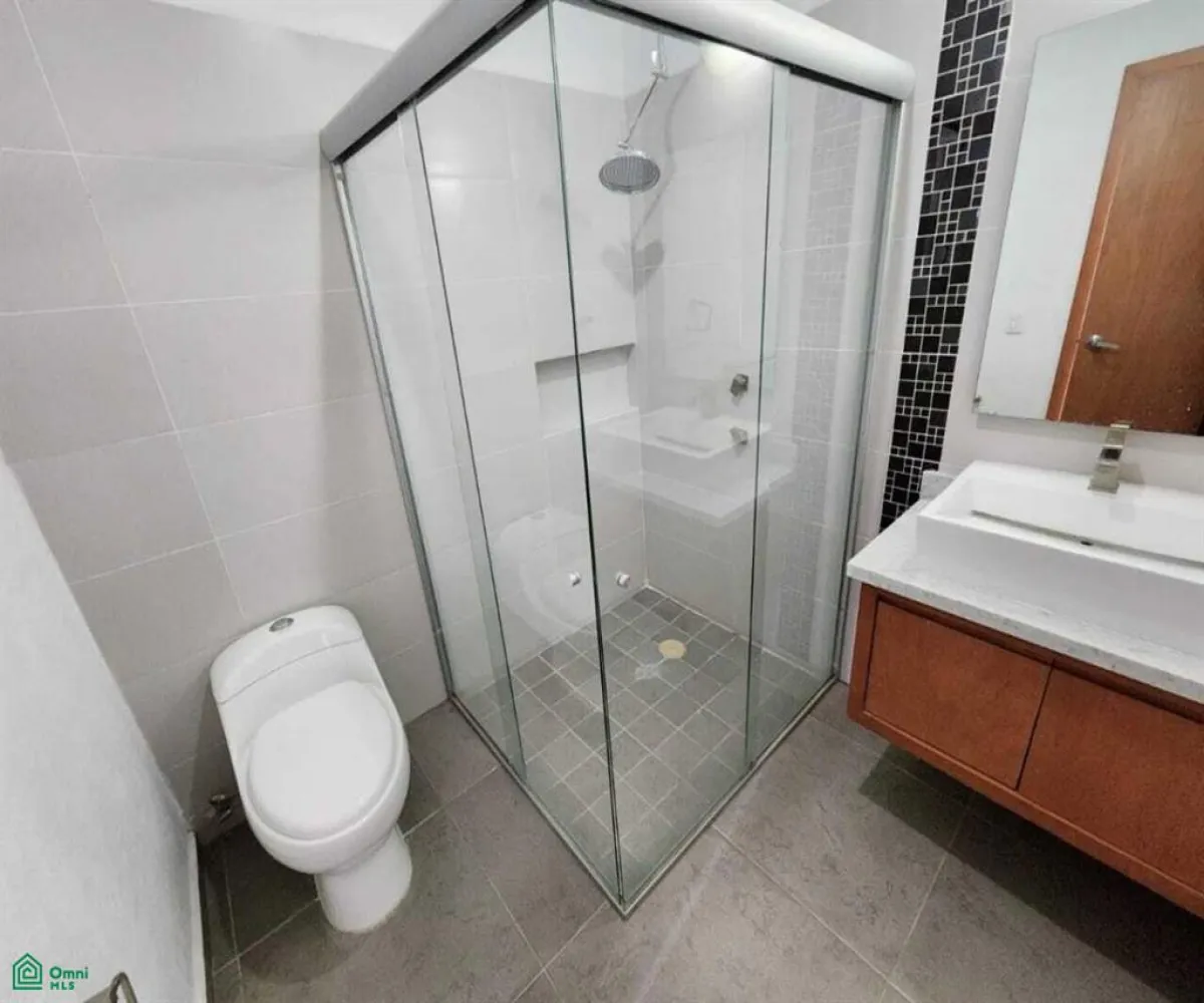 Casa En Venta,Santillana Parque Residencial,boulevard leon 110, Zapopan, Jalisco 45019, 3 Habitaciones,2 Baños,boulevard leon,2,MX251063933