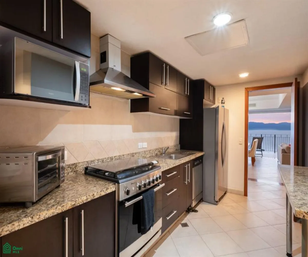 Departamento En Venta,Zona Hotelera Norte,Ave. Francisco Medina Ascencio 1106, Puerto Vallarta, Jalisco 48333, 3 Habitaciones,4 Baños,Ave. Francisco Medina Ascencio,3,MX251065286