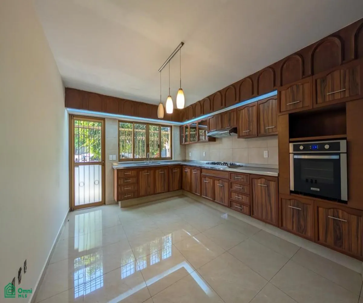 Edificio En Renta,Jardines Del Bosque,Universo 941, Guadalajara, Jalisco 45520,Universo,MX261065447