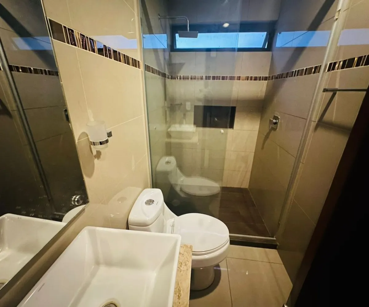 Casa En Venta,Insurgentes,Calle Francisco Huízar 697, Guadalajara, Jalisco 44820, 3 Habitaciones,2 Baños,Calle Francisco Huízar,2,paJkNNl