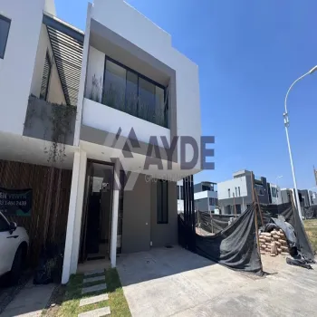 Casa En Venta,Avenida Arbolada Bosques de Santa Anita 245, Tlajomulco de Zúñiga, Jalisco 45645, 3 Habitaciones,2 Baños,Avenida Arbolada Bosques de Santa Anita,1,pO7nhJ3