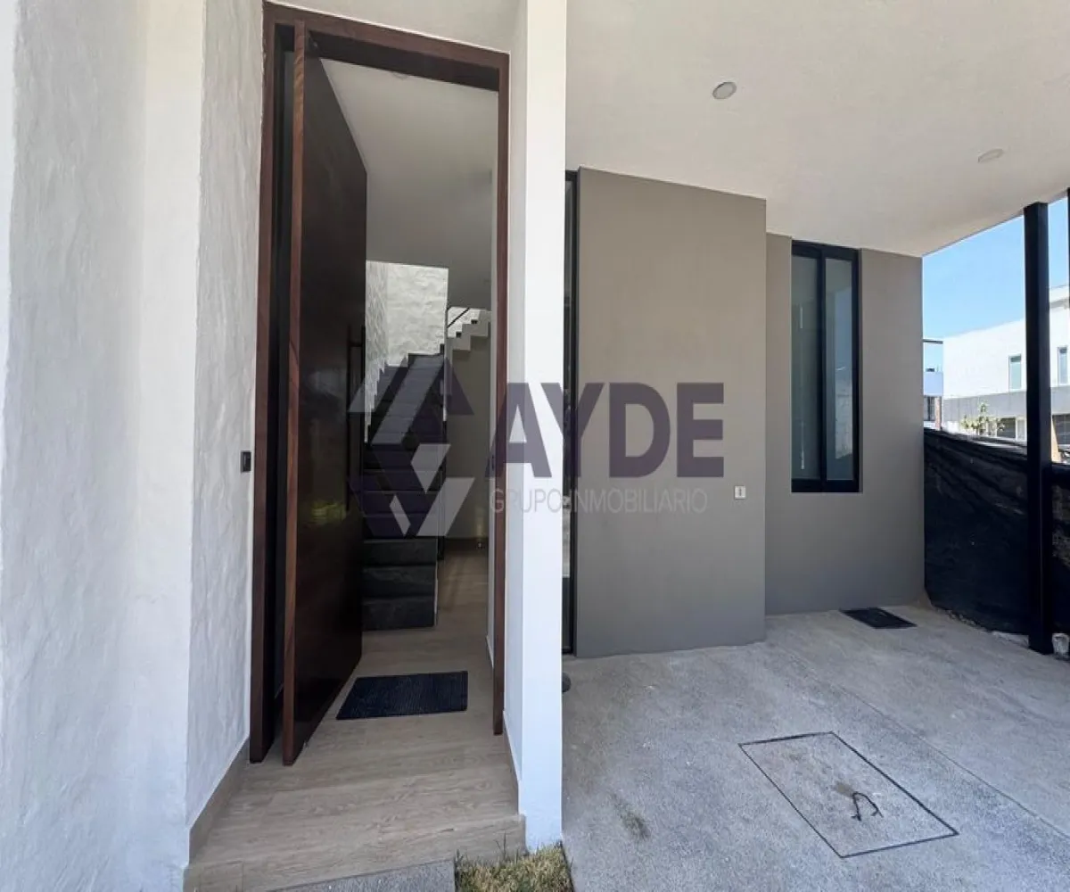Casa En Venta,Avenida Arbolada Bosques de Santa Anita 245, Tlajomulco de Zúñiga, Jalisco 45645, 3 Habitaciones,2 Baños,Avenida Arbolada Bosques de Santa Anita,1,pO7nhJ3