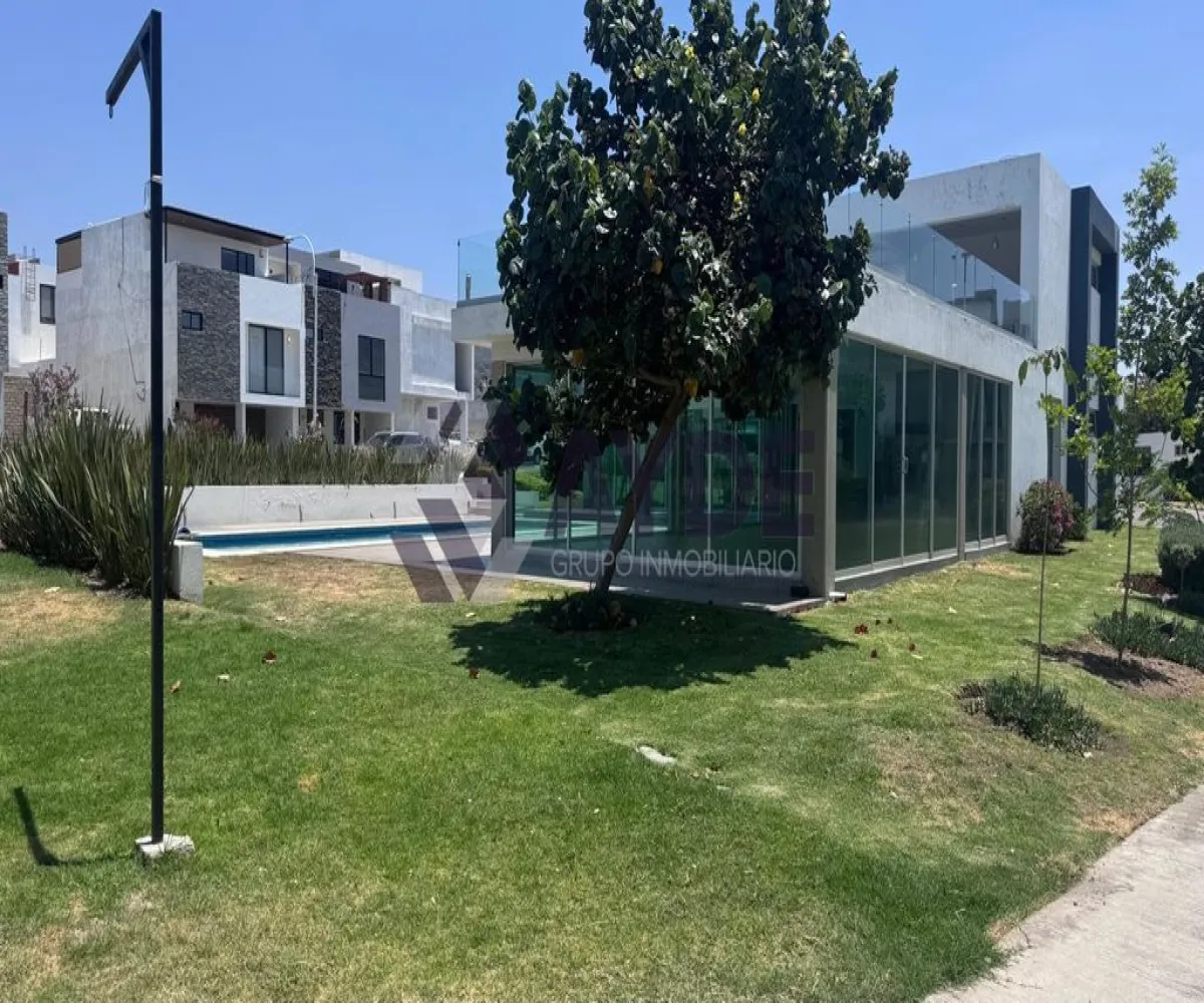 Casa En Venta,Avenida Arbolada Bosques de Santa Anita 245, Tlajomulco de Zúñiga, Jalisco 45645, 3 Habitaciones,2 Baños,Avenida Arbolada Bosques de Santa Anita,1,pO7nhJ3
