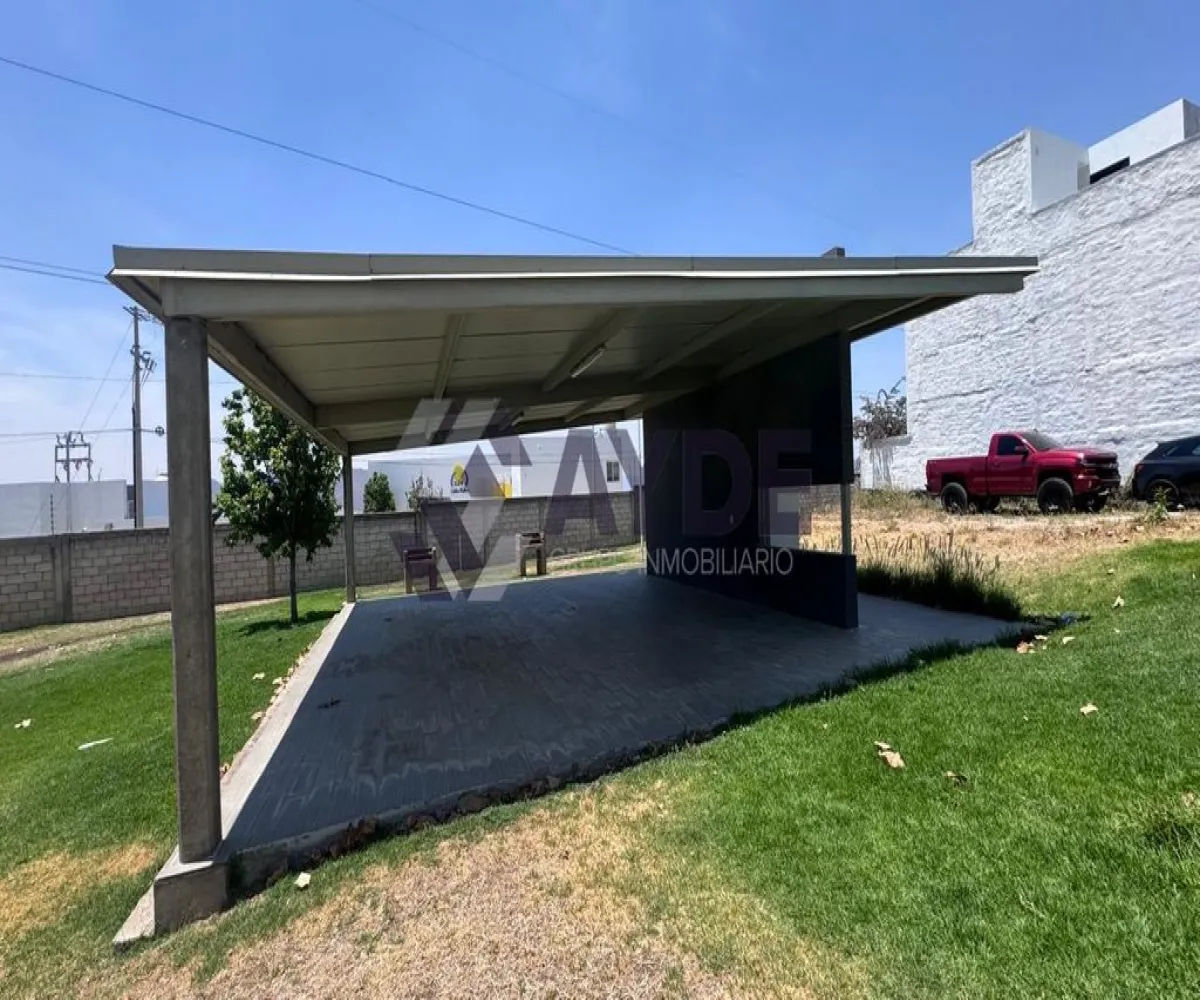 Casa En Venta,Avenida Arbolada Bosques de Santa Anita 245, Tlajomulco de Zúñiga, Jalisco 45645, 3 Habitaciones,2 Baños,Avenida Arbolada Bosques de Santa Anita,1,pO7nhJ3