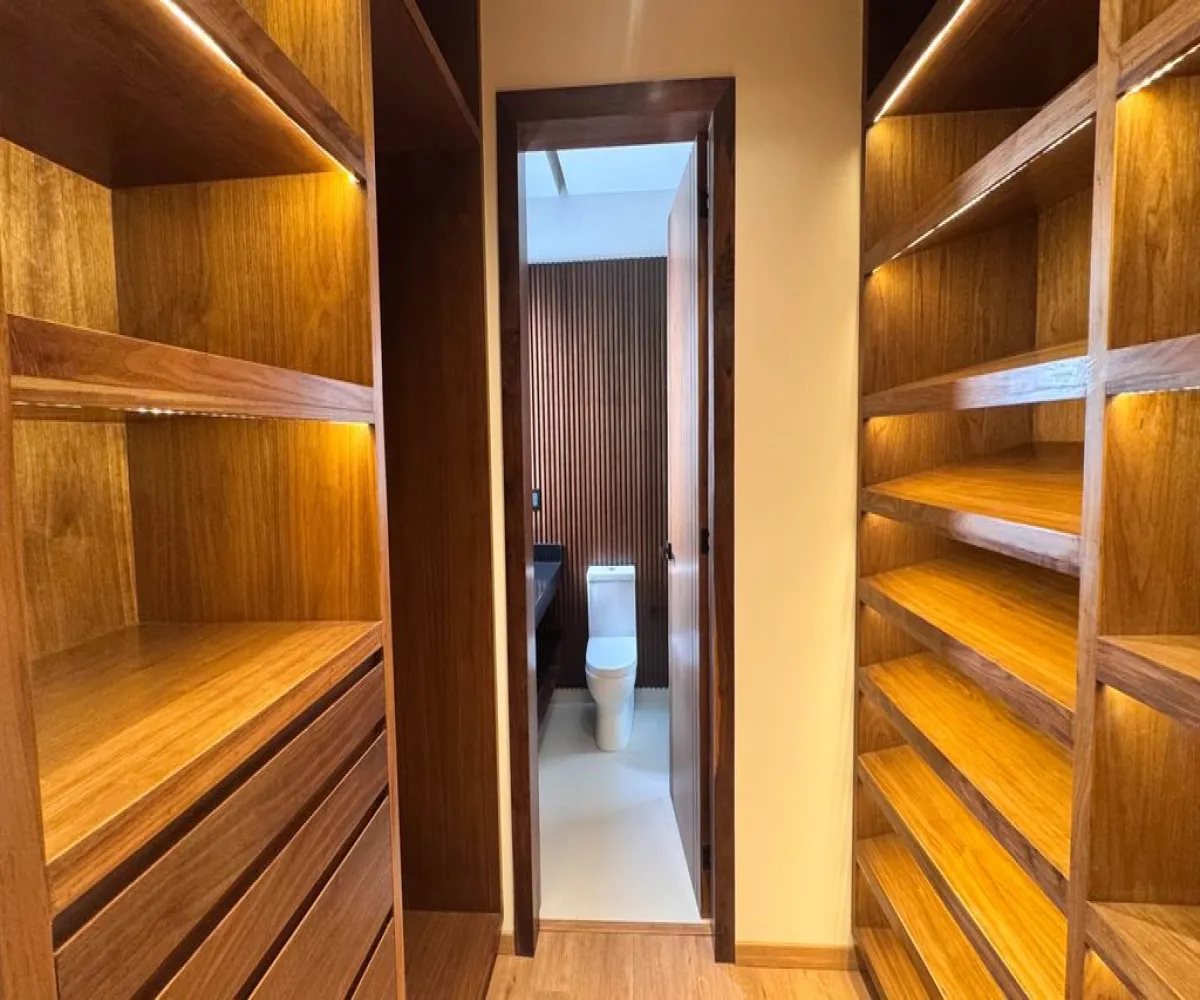 Casa En Venta,naciones unidas ,Avenida Universidad 2662 53, Zapopan, Jalisco 44265, 4 Habitaciones,6 Baños,Avenida Universidad,2,pRyLH5n