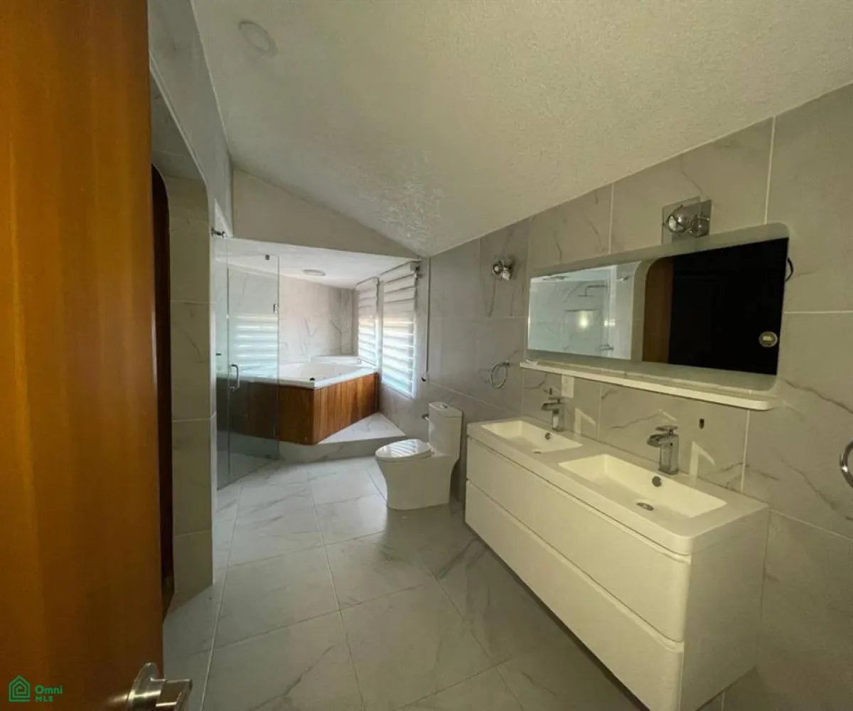 Casa En Venta,Ciudad Bugambilia,Circuito del Lince Poniente 3302, Zapopan, Jalisco 45237, 4 Habitaciones,7 Baños,Circuito del Lince Poniente,3,MX261067319