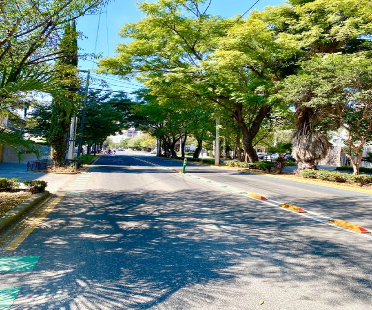 Casa En Venta,Ladron De Guevara,Avenida Miguel Hidalgo y Costilla 1975, Guadalajara, Jalisco 44600, 10 Habitaciones,4 Baños,Avenida Miguel Hidalgo y Costilla,3,pVmsCJK