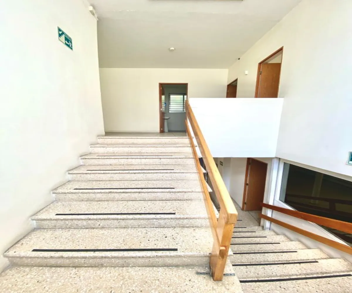 Casa En Venta,Ladron De Guevara,Avenida Miguel Hidalgo y Costilla 1975, Guadalajara, Jalisco 44600, 10 Habitaciones,4 Baños,Avenida Miguel Hidalgo y Costilla,3,pVmsCJK