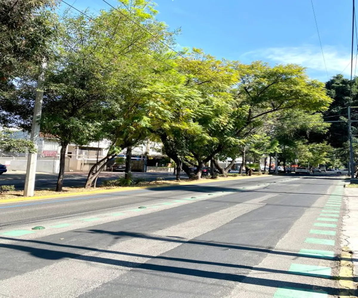 Casa En Venta,Ladron De Guevara,Avenida Miguel Hidalgo y Costilla 1975, Guadalajara, Jalisco 44600, 10 Habitaciones,4 Baños,Avenida Miguel Hidalgo y Costilla,3,pVmsCJK