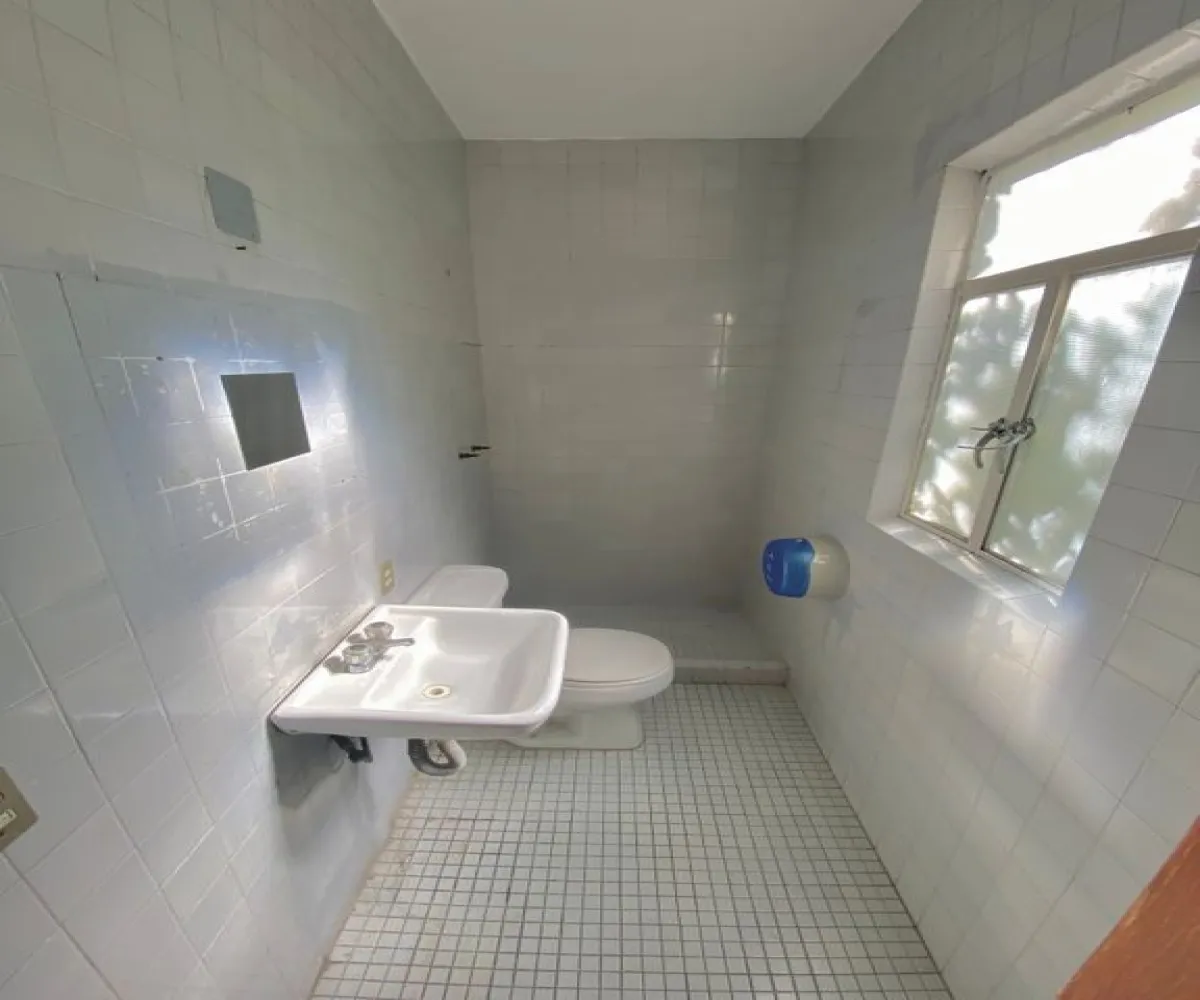 Casa En Venta,Ladron De Guevara,Avenida Miguel Hidalgo y Costilla 1975, Guadalajara, Jalisco 44600, 10 Habitaciones,4 Baños,Avenida Miguel Hidalgo y Costilla,3,pVmsCJK