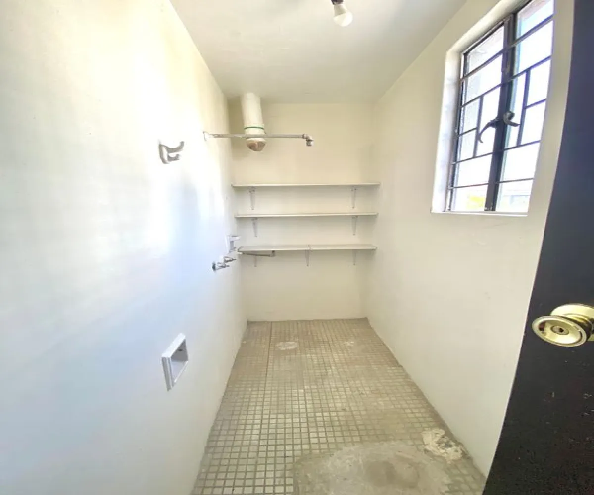 Casa En Venta,Ladron De Guevara,Avenida Miguel Hidalgo y Costilla 1975, Guadalajara, Jalisco 44600, 10 Habitaciones,4 Baños,Avenida Miguel Hidalgo y Costilla,3,pVmsCJK