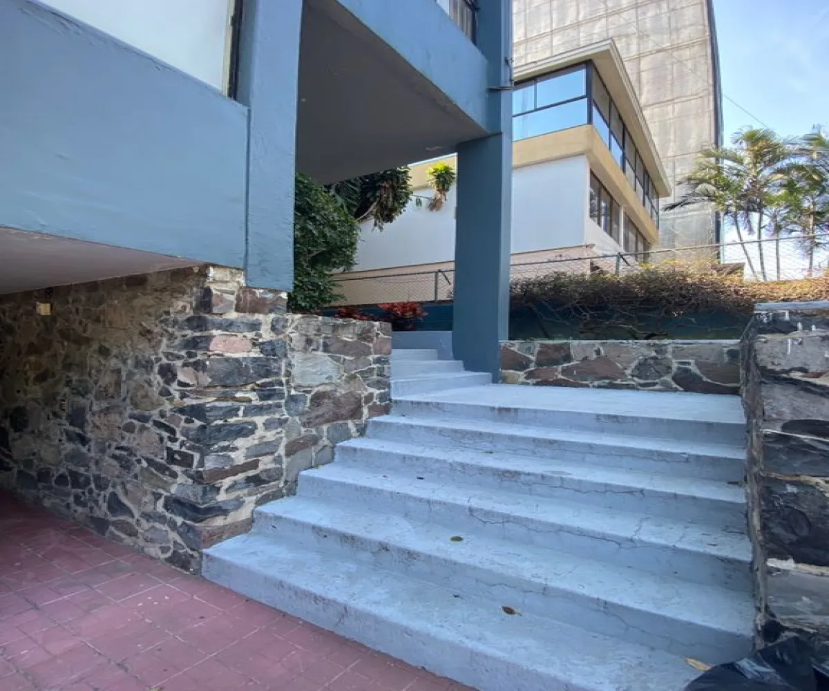 Casa En Venta,Ladron De Guevara,Avenida Miguel Hidalgo y Costilla 1975, Guadalajara, Jalisco 44600, 10 Habitaciones,4 Baños,Avenida Miguel Hidalgo y Costilla,3,pVmsCJK
