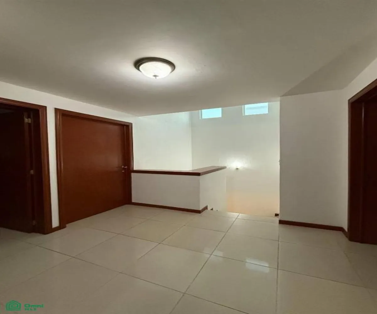 Casa En Venta,Jardín Real,Blvd. Jardin Real Oriente 820 Jardin de los Reyes 24, Zapopan, Jalisco 45136, 4 Habitaciones,3 Baños,Blvd. Jardin Real Oriente 820,2,MX261067798