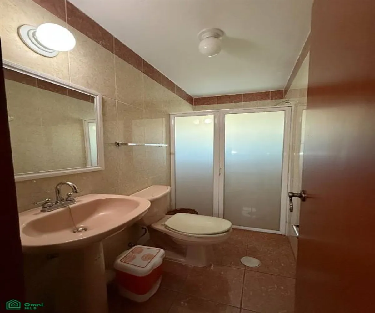 Casa En Venta,Jardín Real,Blvd. Jardin Real Oriente 820 Jardin de los Reyes 24, Zapopan, Jalisco 45136, 4 Habitaciones,3 Baños,Blvd. Jardin Real Oriente 820,2,MX261067798