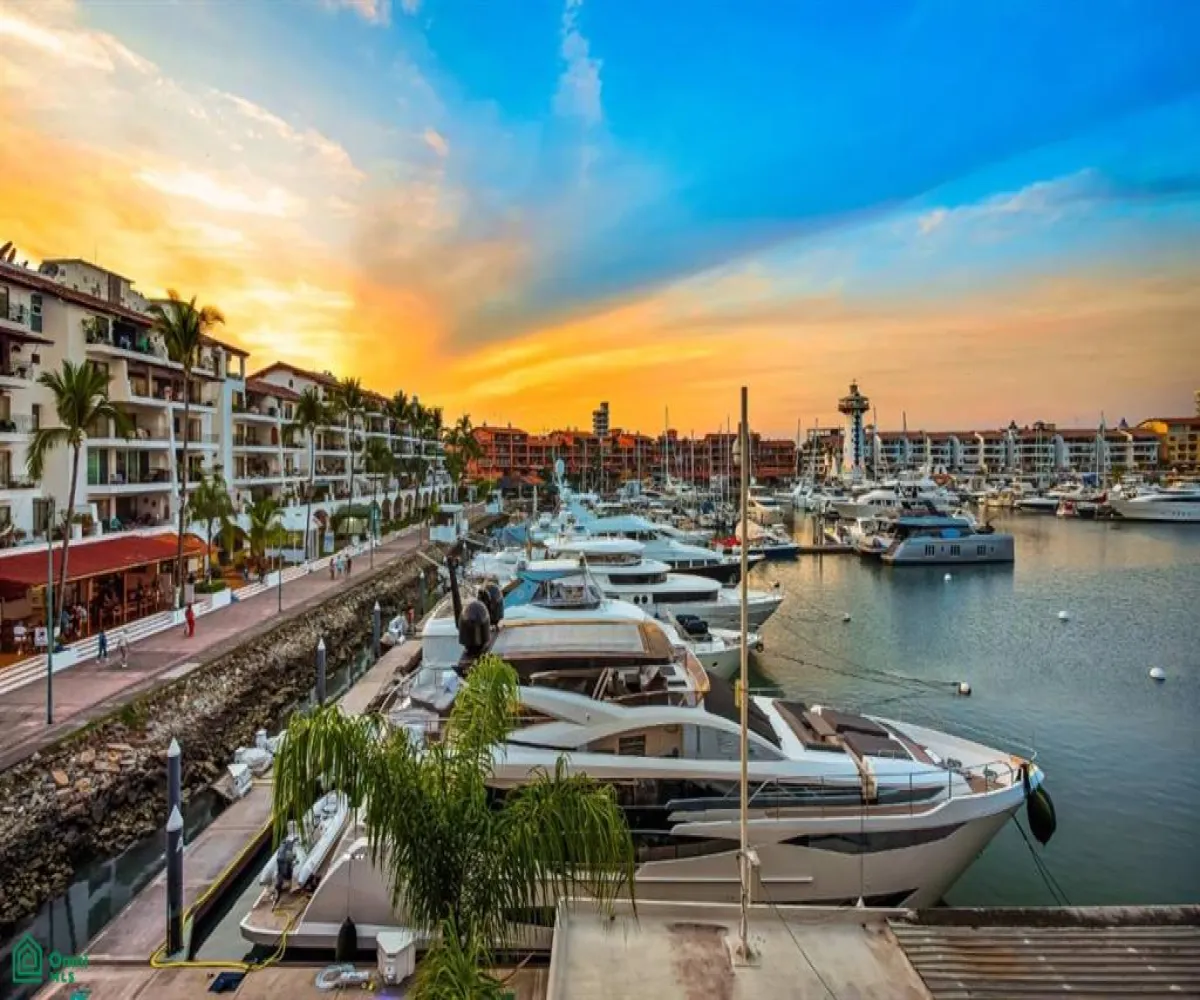 Casa En Venta,Marina Vallarta,Av Paseo de la Marina 161-sur 214, Puerto Vallarta, Jalisco 48354, 2 Habitaciones,2 Baños,Av Paseo de la Marina 161-sur,3,MX251068280