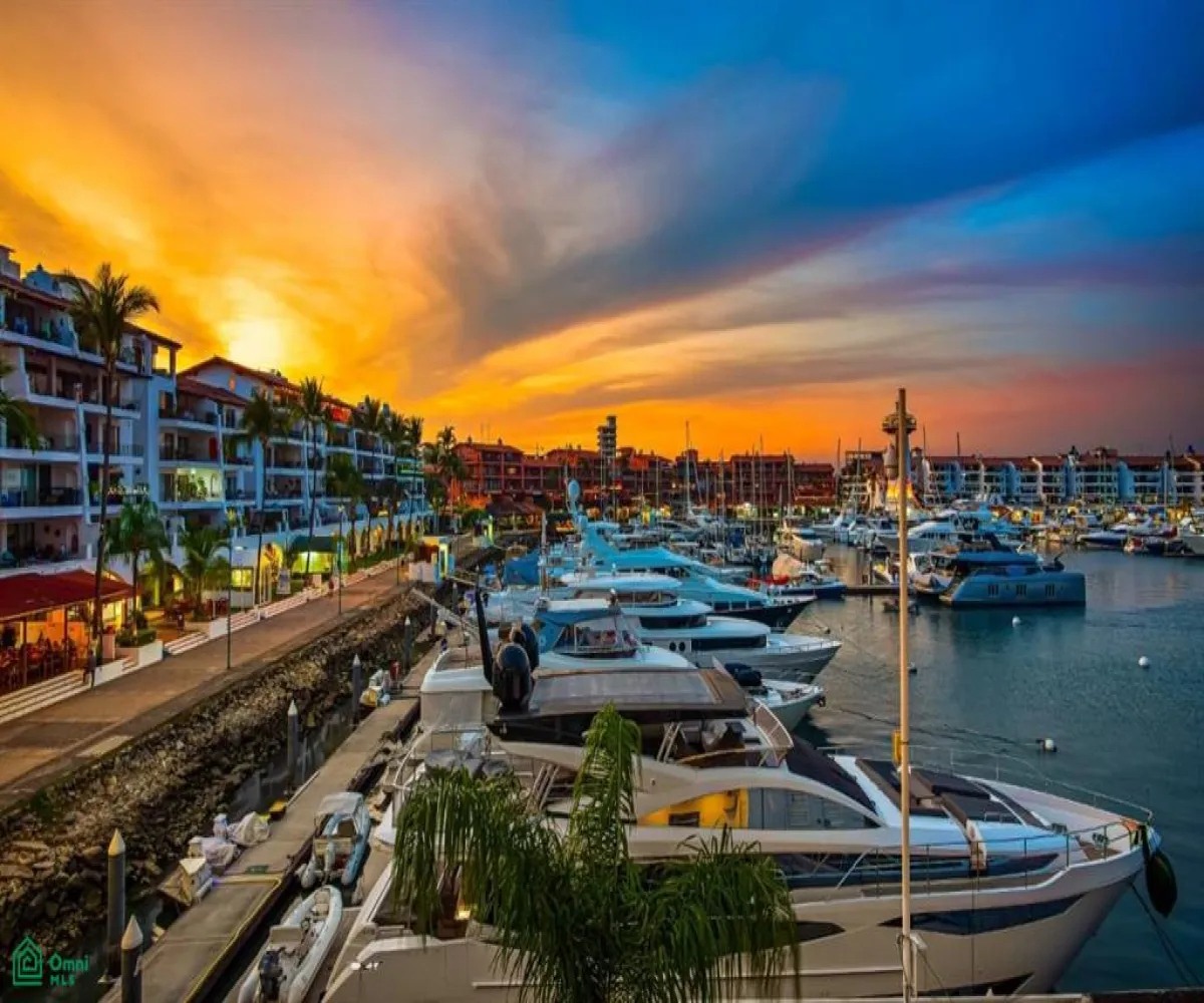 Casa En Venta,Marina Vallarta,Av Paseo de la Marina 161-sur 214, Puerto Vallarta, Jalisco 48354, 2 Habitaciones,2 Baños,Av Paseo de la Marina 161-sur,3,MX251068280