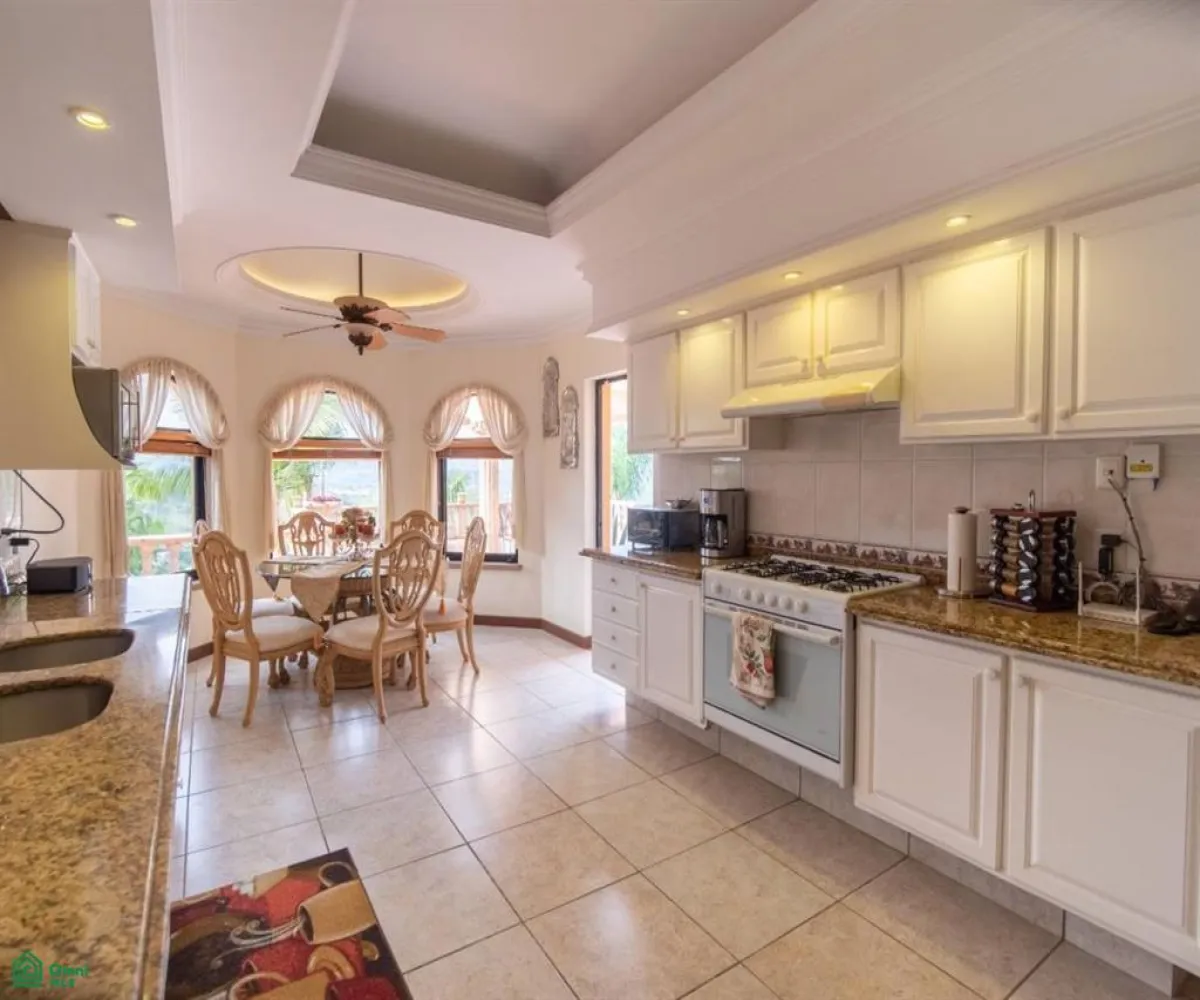 Casa En Venta,Bosques de San Isidro (Las Cañadas),Bosque de la alameda 456, Zapopan, Jalisco 45133, 3 Habitaciones,3 Baños,Bosque de la alameda,3,MX261068263