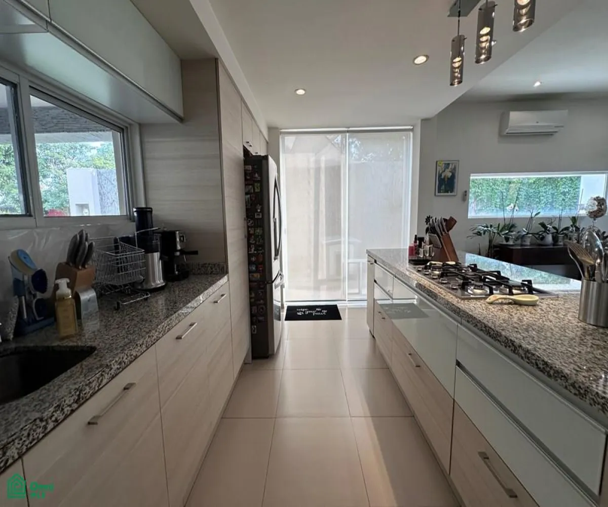 Casa En Venta,Solares Residencial,Paseo la Luna 300, Zapopan, Jalisco 45019, 4 Habitaciones,4 Baños,Paseo la Luna,2,MX261068387