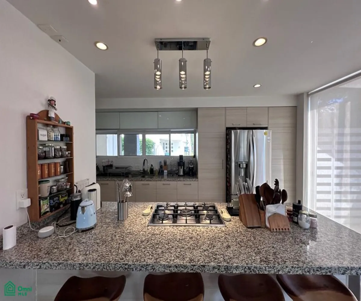 Casa En Venta,Solares Residencial,Paseo la Luna 300, Zapopan, Jalisco 45019, 4 Habitaciones,4 Baños,Paseo la Luna,2,MX261068387