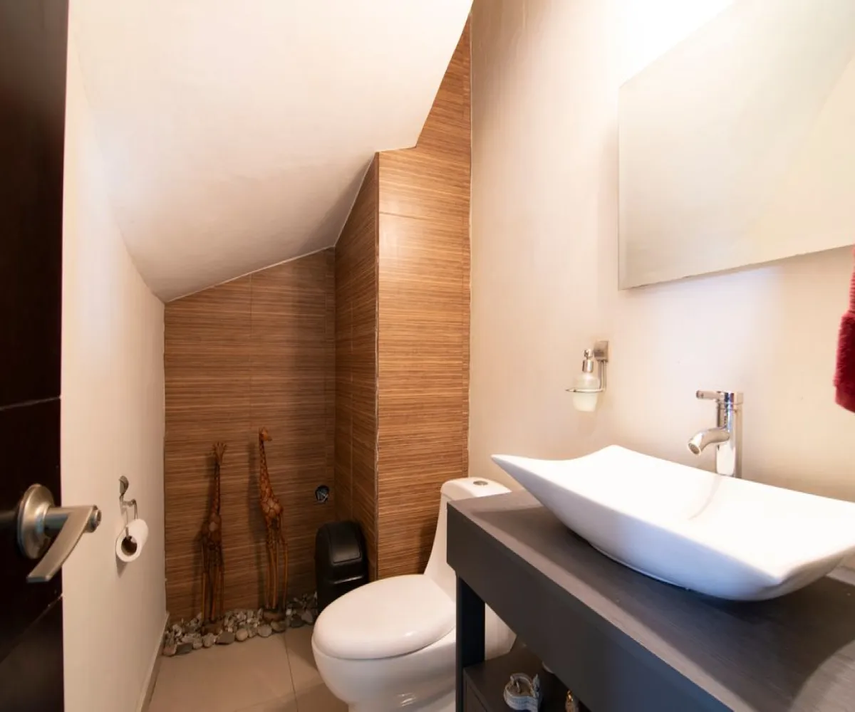 Casa En Venta,Jardines Vallarta,Víctor Hugo 128, Zapopan, Jalisco 45027, 3 Habitaciones,3 Baños,Víctor Hugo,2,pzcFld0