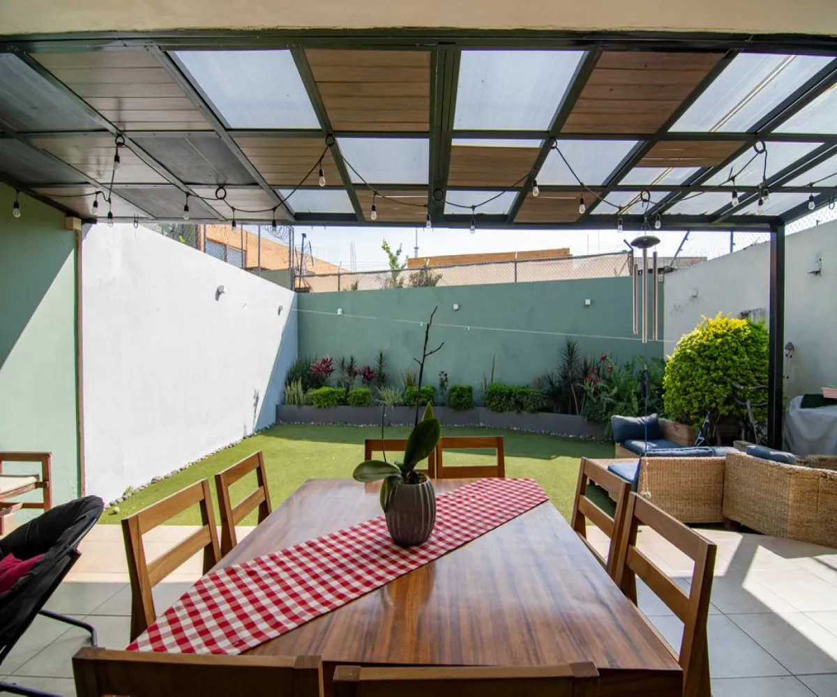 Casa En Venta,Jardines Vallarta,Víctor Hugo 128, Zapopan, Jalisco 45027, 3 Habitaciones,3 Baños,Víctor Hugo,2,pzcFld0