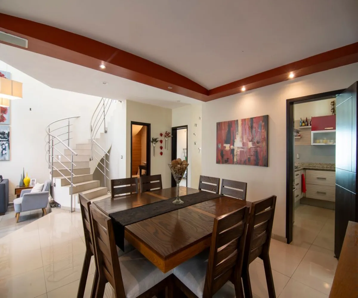 Casa En Venta,Jardines Vallarta,Víctor Hugo 128, Zapopan, Jalisco 45027, 3 Habitaciones,3 Baños,Víctor Hugo,2,pzcFld0