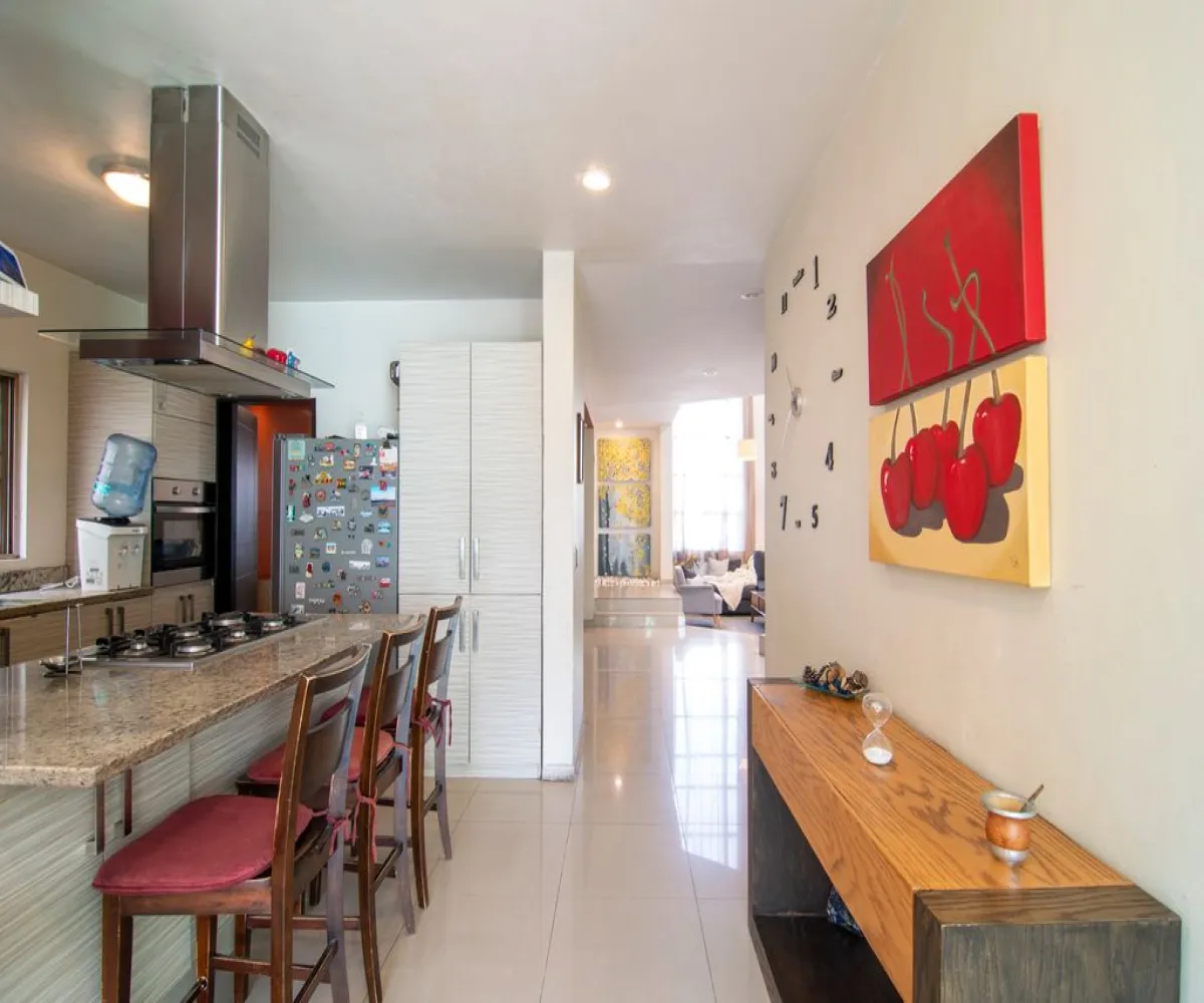 Casa En Venta,Jardines Vallarta,Víctor Hugo 128, Zapopan, Jalisco 45027, 3 Habitaciones,3 Baños,Víctor Hugo,2,pzcFld0