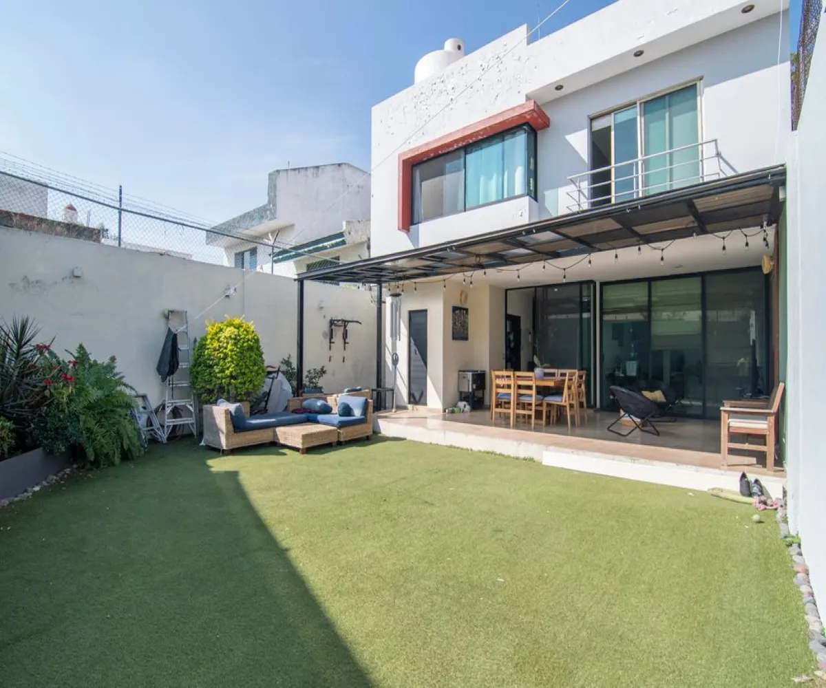 Casa En Venta,Jardines Vallarta,Víctor Hugo 128, Zapopan, Jalisco 45027, 3 Habitaciones,3 Baños,Víctor Hugo,2,pzcFld0