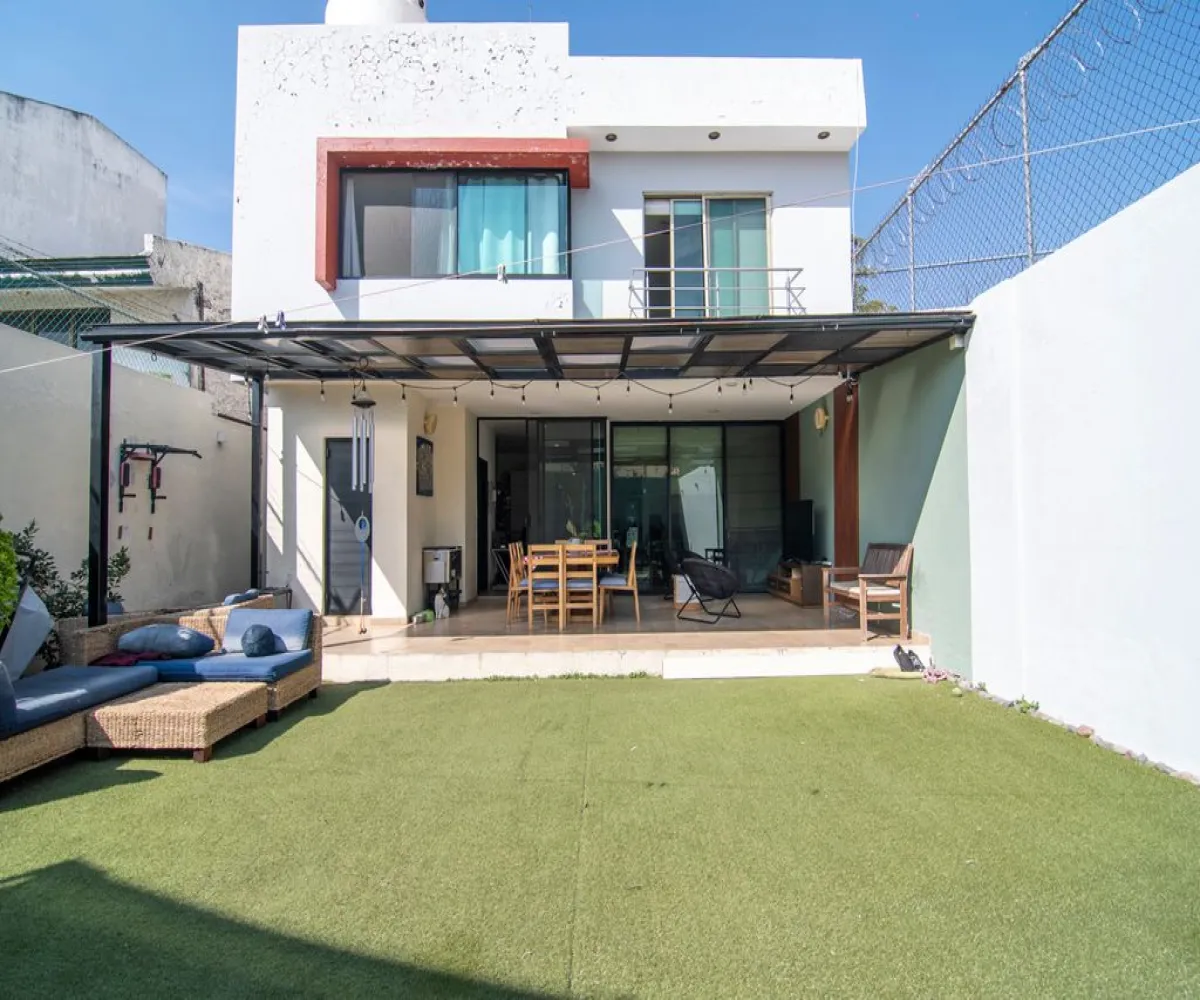 Casa En Venta,Jardines Vallarta,Víctor Hugo 128, Zapopan, Jalisco 45027, 3 Habitaciones,3 Baños,Víctor Hugo,2,pzcFld0