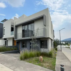 Casa En Venta,Parques Vallarta,Paseo de los Parques 2055 99, Zapopan, Jalisco 45134, 3 Habitaciones,4 Baños,Paseo de los Parques ,1,p9L7mPw