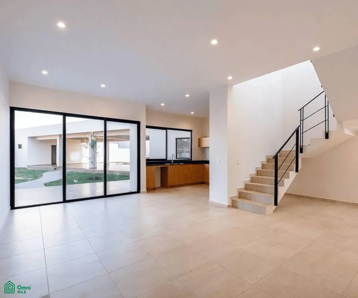 Casa En Venta,Chapala Centro,Paseo del Lago 32, Chapala, Jalisco 45900, 4 Habitaciones,4 Baños,Paseo del Lago,2,MX261069258