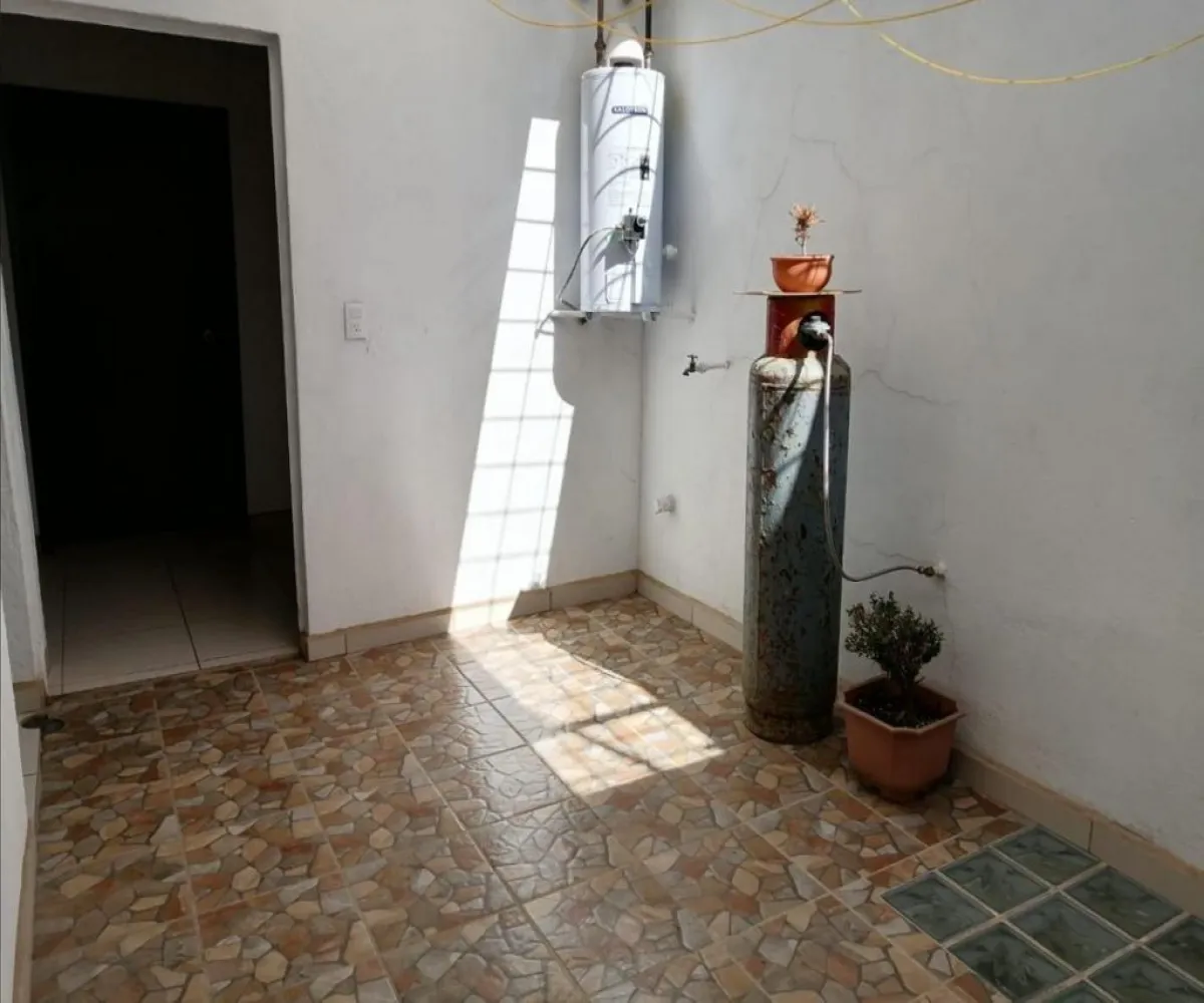 Casa En Venta,Las Bóvedas ,Calle Girasoles 127, Zapopan, Jalisco 45138, 6 Habitaciones,2 Baños,Calle Girasoles,2,pl8SRLT