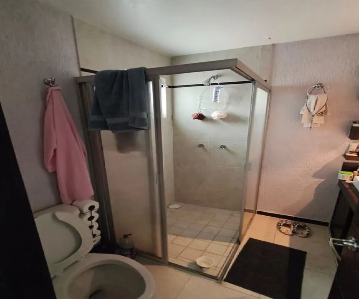 Casa En Venta,Villas de Zapopan,Avenida Valle de San Isidro 260, Zapopan, Jalisco 45133, 2 Habitaciones,3 Baños,Avenida Valle de San Isidro,2,pAKkag4