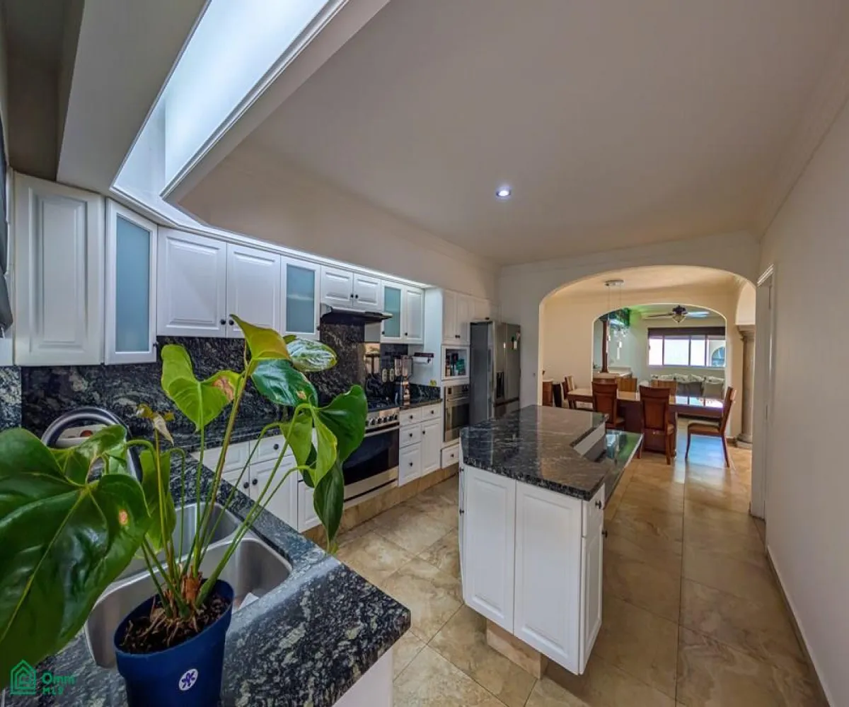 Casa En Venta,Virreyes Residencial,Paseo de Los Virreyes 706, Zapopan, Jalisco 45110, 4 Habitaciones,3 Baños,Paseo de Los Virreyes,2,MX251061499